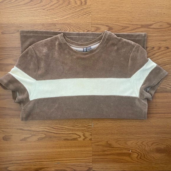 ASOS T-Shirt in Towelling fabric w/ contract panels in Sand - Picture 4 of 5